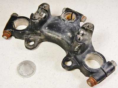 78 SUZUKI GS400 VÁSTAGO DE DIRECCIÓN SUPERIOR TRIPLE ÁRBOL ABRAZADERA PUENTE  Foto 1 de 4