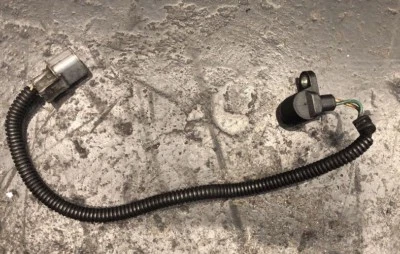 Sensor de posición del cigüeñal del motor usado Honda Civic 1996-2000 Foto 1 de 4