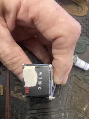 BOSCH SPARK PLUG W3DP0 - Image 1 of 4