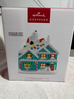 2022 Hallmark Keepsake Peanuts The Merriest House In Town Snoopy - Image 1 of 4