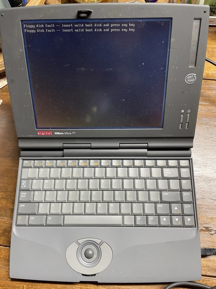 Vintage Digital HiNote Ultra 433 Laptop + Docking Station + Manuals/COA Bundle - Image 1 of 4