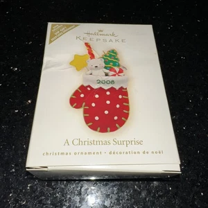 2008 A Christmas Surprise Hallmark Andenken Ornament - Bild 1 von 12
