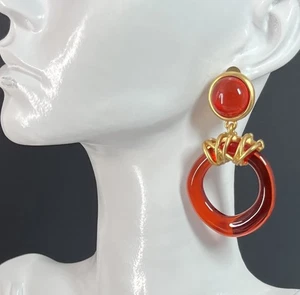 Red Lucite Door Knocker Earrings Clip On Matte Gold Tone Modernist Dangle Hoop - Picture 1 of 7