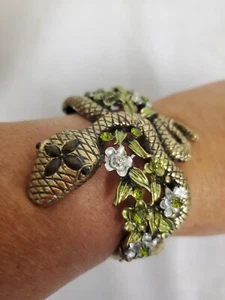 Brazalete con bisagras de serpiente enrollada con flores verde bronce - Imagen 1 de 7