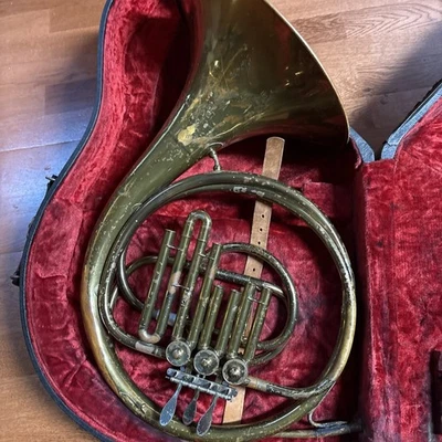 Selmer Bundy Cuerno Francés Único Latón, EE. UU., Buen Estado Con Estuche Rígido Foto 1 de 4