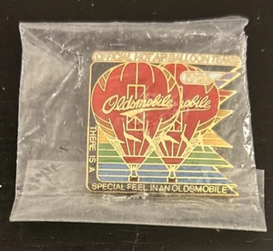 Vintage Oldsmobile Official Hot Air Balloon Team Enamel Pin 1986 1 1/4" Square - Picture 1 of 3
