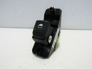 KIA STONIC 2017-20 OFFSIDE/RIGHT REAR DOOR WINDOW SWITCH 93590-H8000WK O4150 - Picture 1 of 8