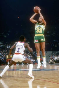 Fred Brown of the Seattle Supersonics 1980's Basketball photo 1 - Picture 1 of 1