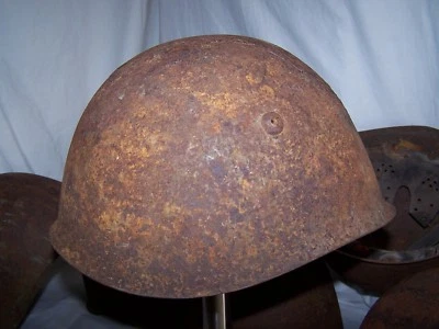 Battlefield Pickup: casco italiano M33 carcasa con el distintivo It. Remaches de ventilación.  Foto 1 de 4