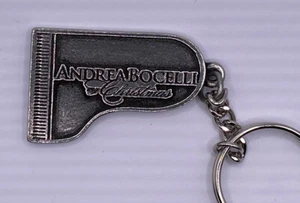 Andrea Bocelli Weihnachten Schlüsselanhänger in Klavierform italienischer Tenorsänger - Bild 1 von 2