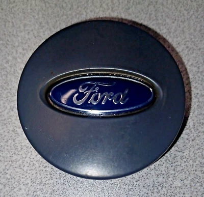 Ford Escape Wheel Center Cap 2005 Gray Used OEM - Image 1 of 3