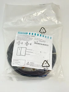 NEW Siemens 3RG4014-0gb33 Proximity Switch - Picture 1 of 3