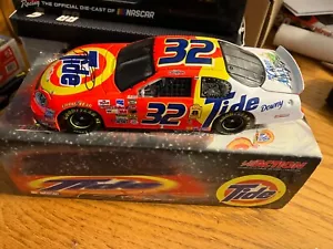 2004 #32 AUTOGRAPHED RICKY CRAVEN 1/24 TIDE MONTE CARLO - Picture 1 of 2