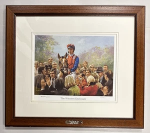 "The Winners Enclosure" Litografia a colori di L. E. Horse Racing di Graham Isom - Foto 1 di 10