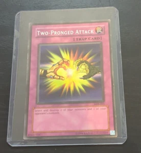 1996 Yu-Gi-Oh! Two-Pronged Attack Common SDK-034 Lightly Played - Picture 1 of 2