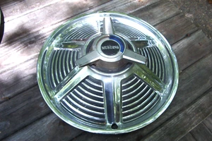 OE vintage 65 Mustang 14 inch spinner wheelcover, very nice survivor!! - Picture 1 of 2