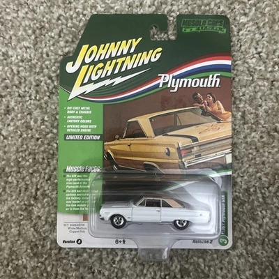 Johnny Lightning 1967 Plymouth GTX White Lightning Chase Muscle Cars USA  - Image 1 of 2