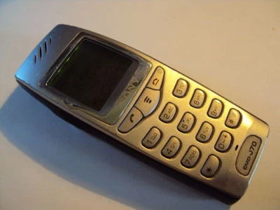 TÉLÉPHONE PORTABLE ORIGINAL SONY CMD J70 MADE IN FRANCE VERROUILLÉ SUR VODAFONE - Photo 1/4