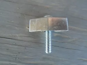(1) VINTAGE ROGERS MEMRI LOC THUMB WING SCREW MINT-BIG R HARDWARE! - Picture 1 of 2