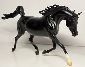 Breyer Pferd schwarz trabende Araberstute - Rhapsody in schwarz #1752 - Bild 1 von 22