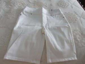 NWT Chicos Perfect Stretch Soft Legging Shorts Alabaster - 00 - Picture 1 of 5