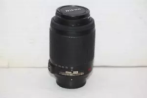 Nikon AF-S DX VR Zoom-Nikkor ED 55-200mm F4-5.6G - Picture 1 of 7