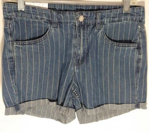 H&M Shorts blau Denim mit weißen Nadelstreifen. Regular Waist, Cutoff. Größe 6. Neu mit Etikett - Bild 1 von 2