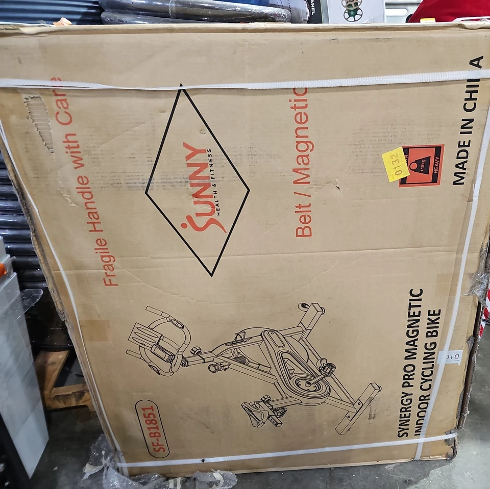 Bicicleta estática Synergy con volante de inercia de 40 lb, transmisión silenciosa por correa, resistencia magnética Foto 1 de 1