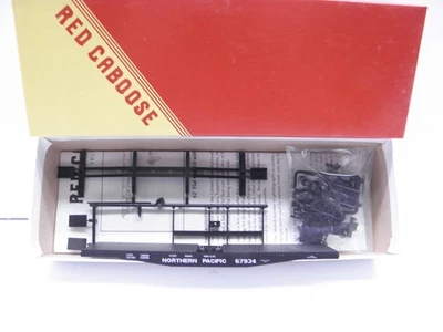 RED CABOOSE -42' FLAT CAR W/FISH BELLY SIDES -NORTHERN PACIFIC #67934 -HO -KIT - Image 1 of 4