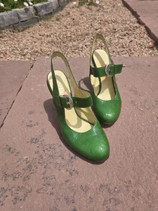 You By Crocs With Heels In Bold GRASS Green Size 9.5  Sling Back - Picture 1 of 12