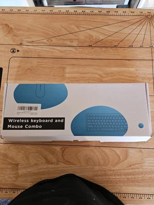 Wireless keyboard in mouse combo - Image 1 of 4