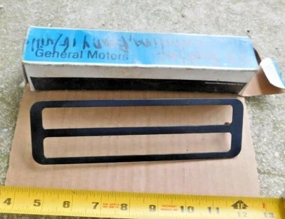 NOS FRONT MARKER LIGHT BEZEL 1973 PONTIAC BONNEVILLE CATALINA GRAND VILLE 73 NEW - Imagem 1 de 3
