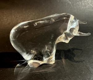 ELEGANT CRYSTAL ART GLASS BULL, SWEDEN ARTIST SIGNED M. L. R. 85 EXCELLENT - Picture 1 of 5