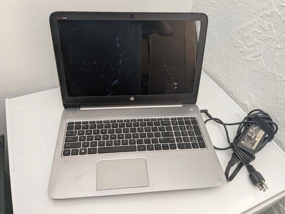 HP m6-k010dx ( E0L01UA ) ENVY Sleekbook - Image 1 of 3