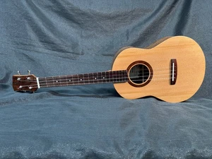 Baritone ukulele with Cedar and Walnut - Picture 1 of 9