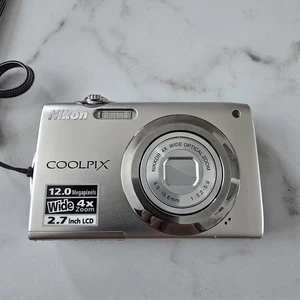Nikon Coolpix S3000 12MP Digital Camera silver - Picture 1 of 10