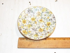 Vintage Napco Porzellan Untertasse, gelb & weiß Blumenmuster - Made in Japan - Bild 1 von 3