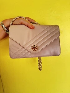 Neu mit Etikett Tory Burch Kira Clutch Umhängetasche helleiche/hellbraun Chevron Leder - Bild 1 von 12