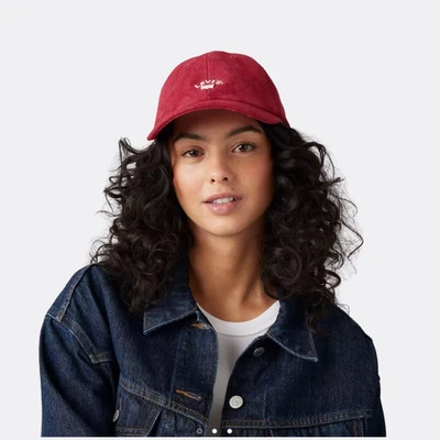 Gorra Levi’s Lazy Girl Logo Roja Correa de Cuero Ajustable Agotada Foto 1 de 4
