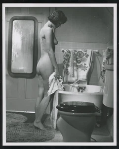LQQK 8X10 vintage 1960s original, LOVELY NUDE IN THE BATH #26 - Picture 1 of 1