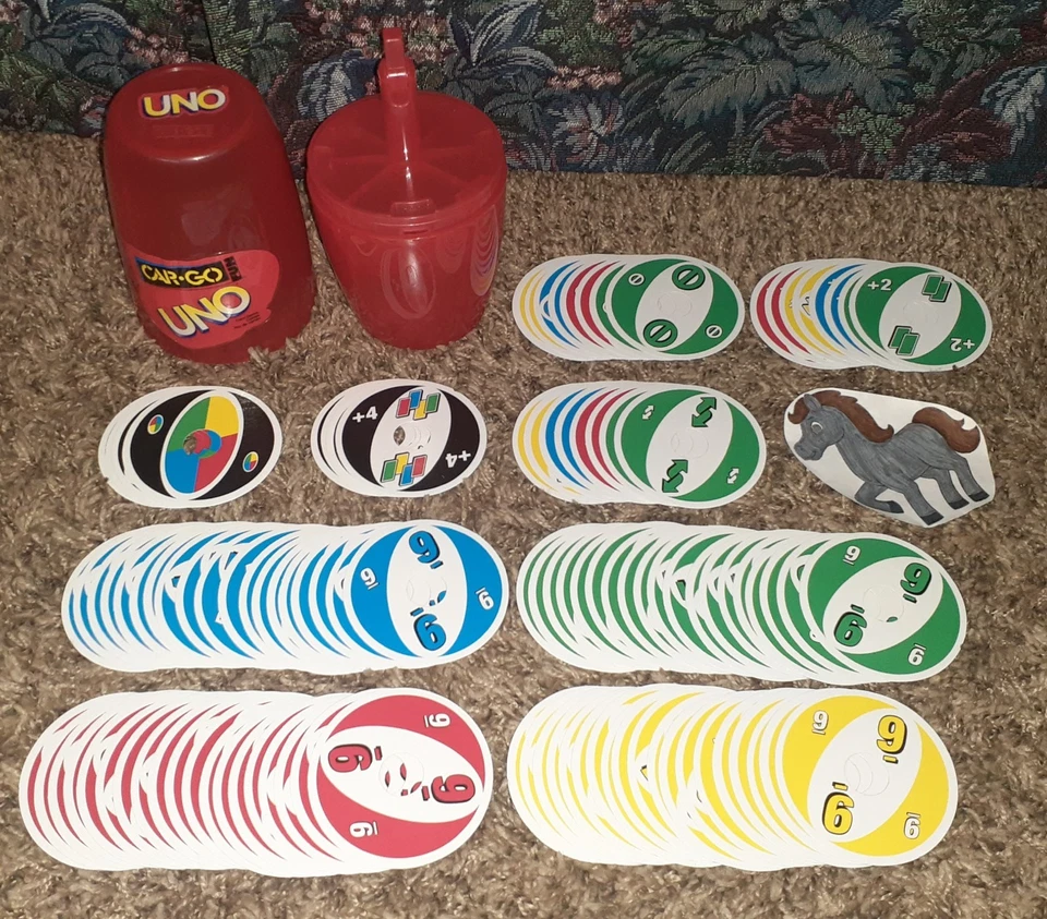 2004 MATTEL UNO CAR-GO PORTABLE FUN FAMILY CARD GAME PLAY IN THE CAR & ON THE GO - Image 1 of 1
