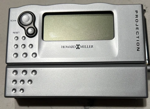 HOWARD MILLER SWIVEL RADIO TRAVEL ALARM CLOCK Tested and in Great Shape Cover