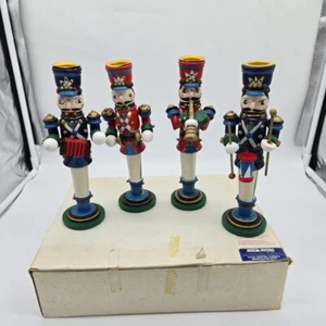 Lillian Vernon Vintage Holzspielzeug Soldaten Kerzenhalter 4er Set handbemalt - Bild 1 von 10