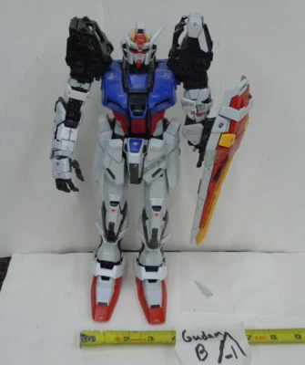 Bandai Hobby GAT X105 Strike Gundam Mobile Suit 1/60 scale Figure incomplete - Image 1 of 4