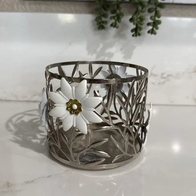 Bath and Boy Works 3-Wick White Flower Candle Holder - Image 1 of 4