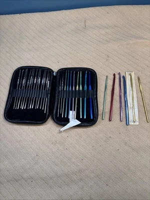 Boye 24 Piece Master Crochet Hook Set Plus 6 Extra Hooks - Image 1 of 4