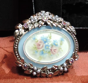 NOS JOAN RIVERS ANSTECKNADEL BROSCHE SILBERFARBEN MIT STRASSSTEINEN & LUCITE FLORAL LOOK 1 3/4" - Bild 1 von 2