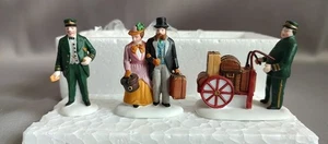 Juego de tres colección Dept 56 Holiday Travelers Heritage Village 5571-9 con caja - Imagen 1 de 7