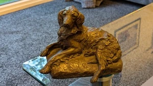 Doris Lindner Cast Bronze Statue of Liegender Retriever with Impressed Signature - Picture 1 of 16
