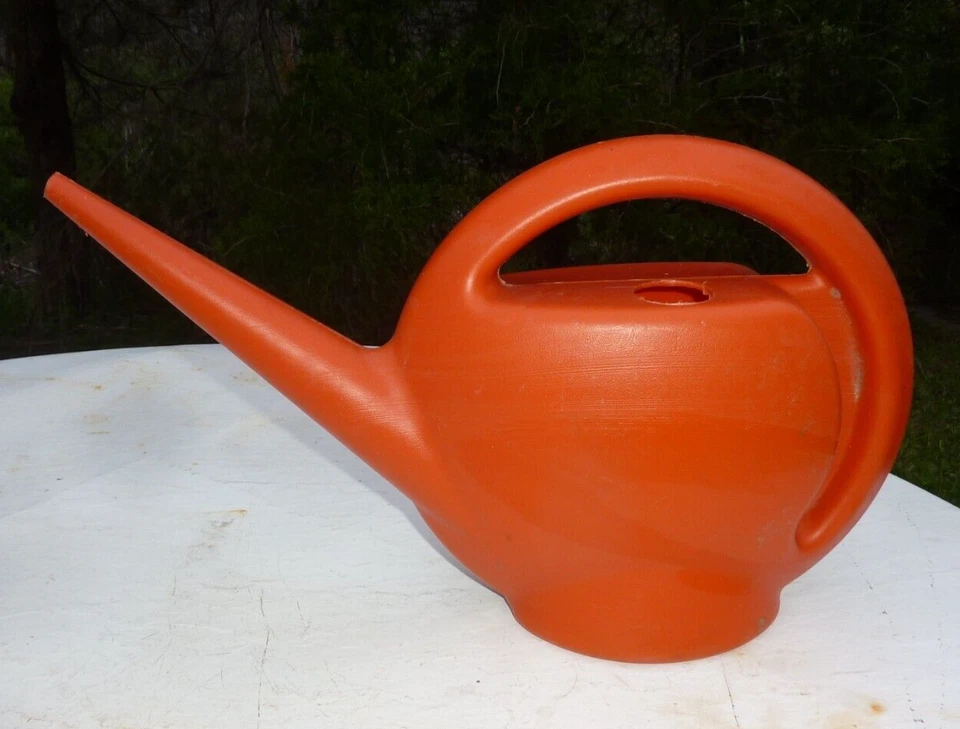 Red Plastic Watering Can Green Durable and Stylish Garden Essential Retro Style - Image 1 of 2